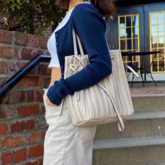 Zara | Beige Pleated Bucket Bag - Picture 4 of 5